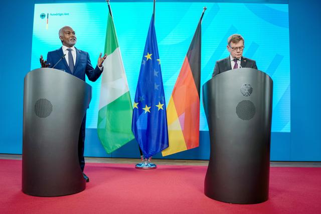 04 November 2025, Berlin: German Foreign Minister Johann Wadephul (R) and his Nigerian counterpart Yusuf Tuggar give a press conference during the plenary session of the Binational German-Nigerian Commission. Photo: Kay Nietfeld/dpa