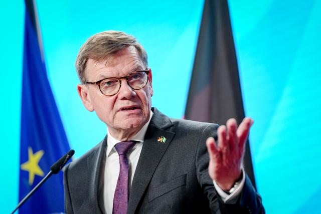 04 November 2025, Berlin: German Foreign Minister Johann Wadephul speaks during a press conference on the sidelines of the plenary session of the Binational German-Nigerian Commission. Photo: Kay Nietfeld/dpa