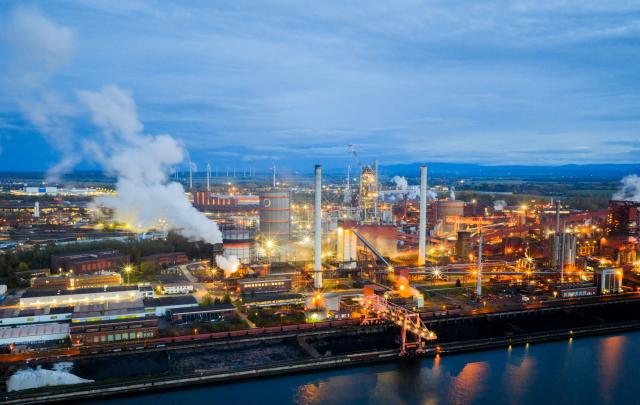 FILED - 22 October 2025, Lower Saxony, Salzgitter: An aerial view of the Salzgitter AG site. Losing Germany's domestic steel production could cost the country up to ·50 billion ($58 billion) per year, a study published on Tuesday shows, ahead of a key summit for the sector in Berlin. Photo: Julian Stratenschulte/dpa