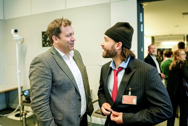 04 November 2025, Berlin: Lars Klingbeil, Germany's Finance Minister, Vice-Chancellor, and SPD Chairman, stands with former cyclist and influencer Rick Zabel at the start of the SPD parliamentary group meeting. Zabel is interning in politics this week as part of his '52 Weeks, 52 Jobs' YouTube challenge. Photo: Kay Nietfeld/dpa