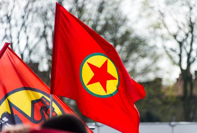 FILED - 10 April 2016, Hamburg: Participants in a demonstration by Kurds and left-wing groups in Germany wave the flag of the banned Kurdistan Workers' Party (PKK). Photo: Lukas Schulze/dpa