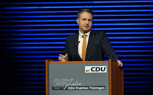 04 November 2025, Thuringia, Weimar: Christian Democratic Union of Germany (CDU) parliamentary group leader Andreas Buehl speaks at the annual reception of the Thuringian CDU parliamentary group at the "neue weimarhalle" congress center. Photo: Martin Schutt/dpa