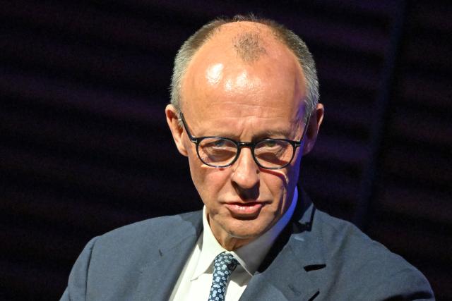 04 November 2025, Thuringia, Weimar: German Chancellor Friedrich Merz speaks at the annual reception of the Thuringian Christian Democratic Union of Germany (CDU) parliamentary group at the "neue weimarhalle" congress center. Photo: Martin Schutt/dpa