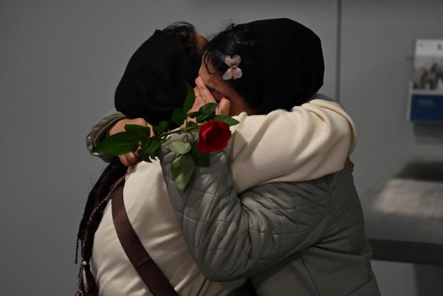04 November 2025, Lower Saxony, Hannover: A woman welcomes her family members who have arrived at Hanover-Langenhagen Airport. Afghans who have been accepted have arrived in Hanover today on a scheduled flight. Photo: -/dpa