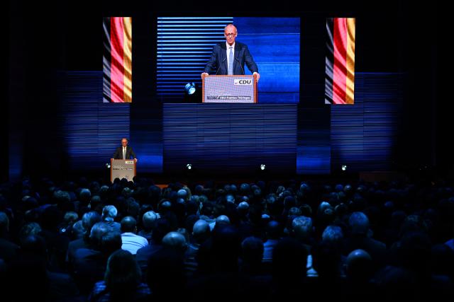 04 November 2025, Thuringia, Weimar: German Chancellor Friedrich Merz speaks at the annual reception of the Thuringian Christian Democratic Union of Germany (CDU) parliamentary group at the "neue weimarhalle" congress center. Photo: Martin Schutt/dpa