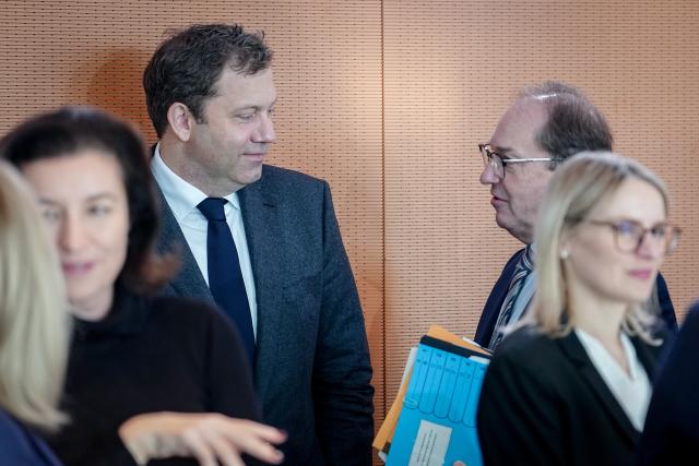 05 November 2025, Berlin: (L-R) Dorothee Baer, Germany's Minister for Research, Technology and Space, Lars Klingbeil, Minister of Finance, Vice Chancellor, and Social Democratic Party (SPD) Chairman, and Alexander Dobrindt, Minister of the Interior, attend a Cabinet meeting at the Federal Chancellery in Berlin. Photo: Kay Nietfeld/dpa
