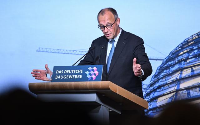 05 November 2025, Berlin: German Chancellor Friedrich Merz speaks at the German Construction Industry Day of the Central Association of the German Construction Industry, under the motto "New start in construction: Where do we stand?". Photo: Britta Pedersen/dpa