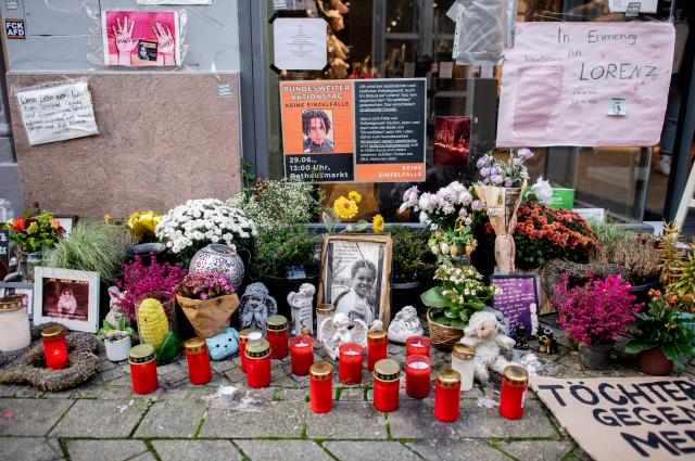 05 November 2025, Lower Saxony, Oldenburg: Photos, flowers and candles seen at the crime scene in the city center to commemorate Lorenz, who was fatally injured by police gunfire. Following the fatal shooting of the 21-year-old, the public prosecutor's office brought charges against a police officer for involuntary manslaughter. Photo: Hauke-Christian Dittrich/dpa