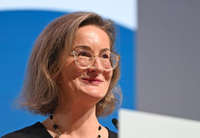 05 November 2025, Berlin: German publicist and activist Karoline Preisler speaks during the presentation of the Paul Spiegel Award 2025 at the Humboldt Carre. The Central Council of Jews in Germany honors Preisler for her civil courage. Photo: Elisa Schu/dpa