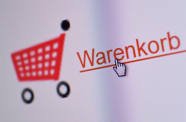 FILED - 02 June 2016, Berlin: The shopping cart symbol on an online shopping website. Fake stores deceive online shopper. Photo: Andrea Warnecke/dpa-tmn/dpa
