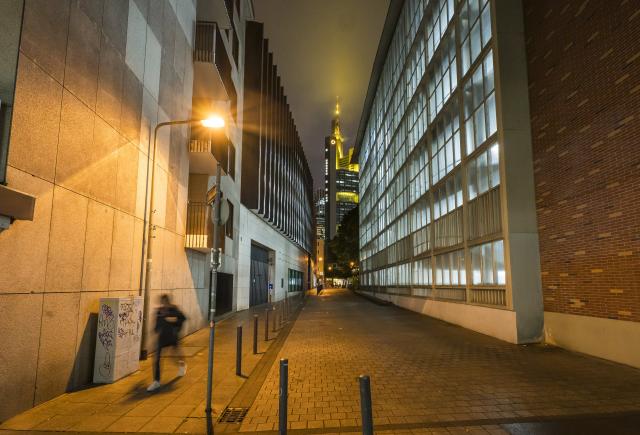 FILED - 15 September 2025, Hesse, Frankfurt/Main: A man walks through Frankfurt city center in the early morning, with the Commerzbank Tower visible in the background. Photo: Andreas Arnold/dpa