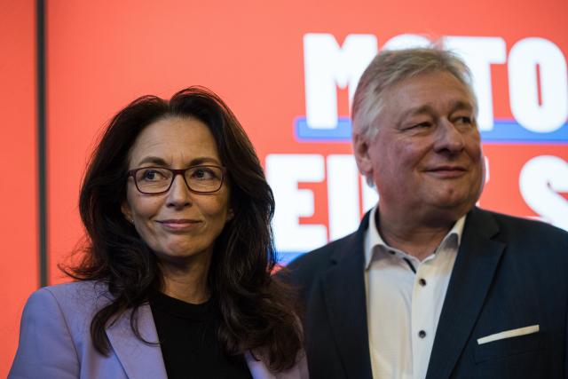 06 November 2025, Hesse, Fulda: Yasmin Fahimi (L), Chairwoman of the German Trade Union Confederation (DGB), and Martin Burkert, Chairman of the Railway and Transport Union (EVG), attend the 5th EVG Federal Conference. Photo: Hannes P. Albert/dpa