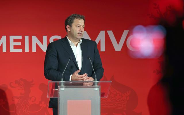 06 November 2025, Mecklenburg-Western Pomerania, Guestrow: German Minister of Finance Lars Klingbeil speaks during the 35th anniversary of the founding of the Mecklenburg-Western Pomerania state association at the Buergerhaus. Photo: Bernd Wüstneck/dpa