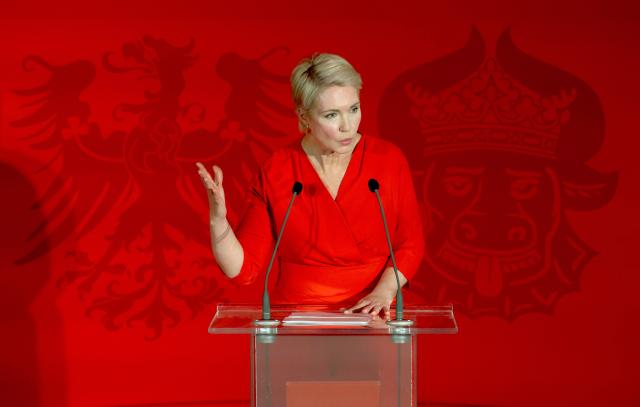 06 November 2025, Mecklenburg-Western Pomerania, Guestrow: Chairwoman of the Social Democratic Party of Germany (SPD) Mecklenburg-Vorpommern and Minister President of the state Manuela Schwesig speaks during the 35th anniversary of the founding of the Mecklenburg-Western Pomerania state association at the Buergerhaus. Photo: Bernd Wüstneck/dpa