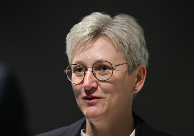 07 November 2025, Hesse, Frankfurt/Main: Silke Raml arrives for the 45th National Conference of the German Football Association (DFB) at the DFB campus. Photo: Arne Dedert/dpa