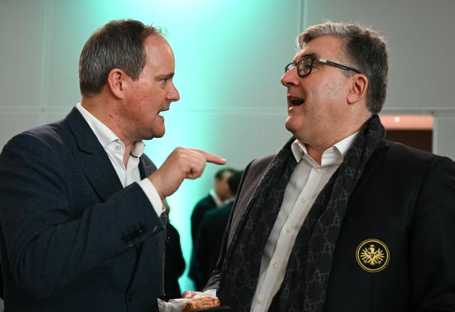 07 November 2025, Hesse, Frankfurt/Main: Axel Hellmann (R), CEO of Eintracht Frankfurt Football AG, and Oke Goettlich, President of FC St. Pauli, talk in the plenary hall during the 45th German Football Association National Conference (Bundestag) at the DFB campus. Photo: Arne Dedert/dpa