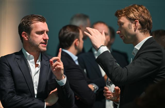 07 November 2025, Hesse, Frankfurt/Main: Markus Kroesche (L), Chief Sports Officer of Eintracht Frankfurt, and Simon Rolfes, Managing Director of Sport at Bayer 04 Leverkusen, talk in the plenary hall during the 45th German Football Association National Conference (Bundestag) at the DFB campus. Photo: Arne Dedert/dpa