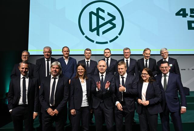 07 November 2025, Hesse, Frankfurt/Main: The newly elected Presidium of the German Football Association (DFB), led by DFB President Bernd Neuendorf (C), poses for a group photo at the conclusion of the 45th German Football Association National Conference (Bundestag) at the DFB campus. Photo: Arne Dedert/dpa