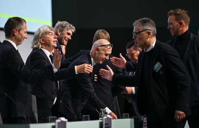 07 November 2025, Hesse, Frankfurt/Main: The newly elected Executive Committee of the German Football Association (DFB), led by President Bernd Neuendorf (C) and Ronny Zimmermann (2nd L), is congratulated by national coach Julian Nagelsmann (R) and Andreas Rettig (2nd R) following the 45th German Football Association National Conference (Bundestag) at the DFB campus. Photo: Arne Dedert/dpa