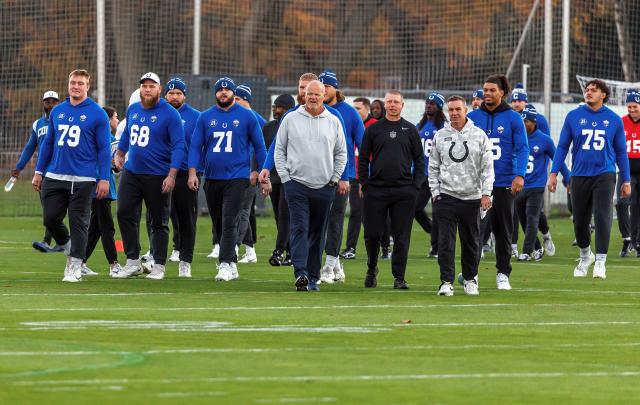 07 November 2025, Berlin: The Indianapolis Colts team enters the training ground at the VILLA in the Olympic Park in Berlin. Photo: Andreas Gora/dpa