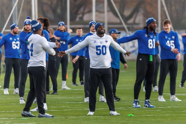 07 November 2025, Berlin: Colts' Segun Olubi (C) and his teammates take part in training session at the VILLA in the Olympic Park in Berlin. Photo: Andreas Gora/dpa