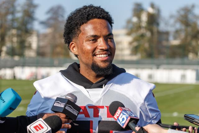07 November 2025, Berlin: Atlanta Falcons' Lenny Krieg gives an interview at the Oberspree training center. Photo: Andreas Gora/dpa