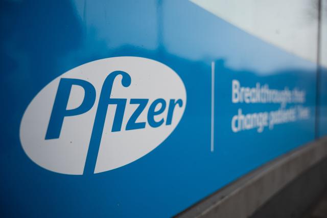 FILED - 23 January 2021, Berlin: The logo of the pharmaceutical company Pfizer is pictured at Pfizer company headquarters in Berlin. Photo: Christophe Gateau/dpa