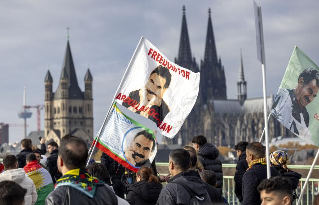 08 November 2025, Nordrhein-Westfalen, Cologne: Thousands of people march through the city center in a large Kurdish demonstration, waving flags and calling for the release of PKK leader Ocalan. Photo: Thomas Banneyer/dpa