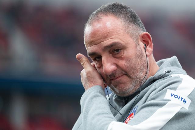 08 November 2025, North Rhine-Westphalia, Leverkusen: Heidenheim coach Frank Schmidt speaks in a pre-match interview ahead of the German Bundesliga soccer match between Bayer 04 Leverkusen and 1. FC Heidenheim at BayArena. Photo: Marius Becker/dpa
