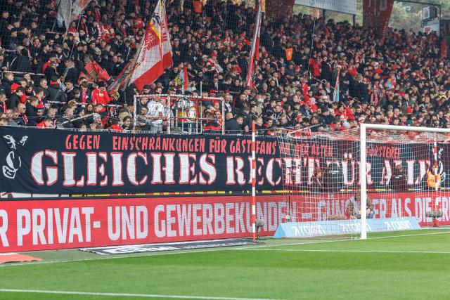 08 November 2025, Berlin: Union Berlin fans display a banner with the words "Against restrictions for visiting fans at the Alte Foersterei - equal rights for all!" ahead of the German Bundesliga soccer match between 1. FC Union Berlin and FC Bayern Munich at Stadion An der Alten Foersterei. Photo: Andreas Gora/dpa