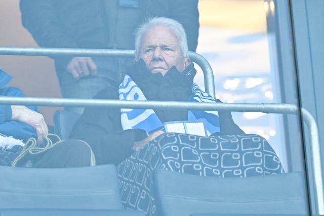 08 November 2025, Baden-Wuerttemberg, Sinsheim: Hoffenheim's patron Dietmar Hopp sits in the stands ahead of the German Bundesliga soccer match between TSG 1899 Hoffenheim and RB Leipzig at PreZero Arena. Photo: Uwe Anspach/dpa