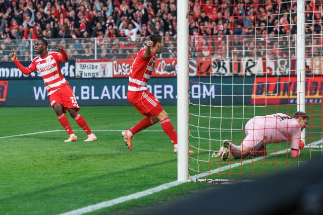 08 November 2025, Berlin: Union Berlin's Ilyas Ansah (L) and Rani Khedira (C) celebrate after Union's first goal of the game during the German Bundesliga soccer match between 1. FC Union Berlin and FC Bayern Munich at Stadion An der Alten Foersterei. Photo: Andreas Gora/dpa - IMPORTANT NOTICE: DFL and DFB regulations prohibit any use of photographs as image sequences and/or quasi-video.