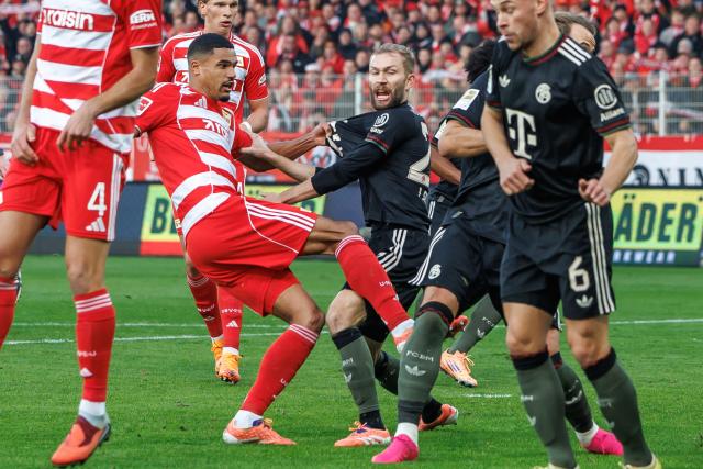 08 November 2025, Berlin: Union Berlin's Danilho Doekhi (L) scores his side's first goal of the game during the German Bundesliga soccer match between 1. FC Union Berlin and FC Bayern Munich at Stadion An der Alten Foersterei. Photo: Andreas Gora/dpa