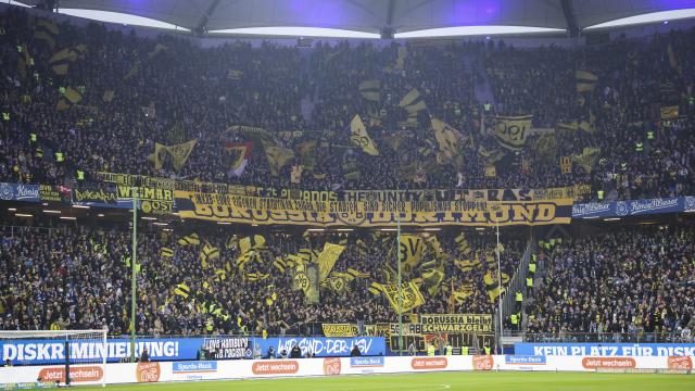 08 November 2025, Hamburg: Borussia Dortmund fans cheer from the stands during the German Bundesliga soccer match between Hamburger SV and Borussia Dortmund at Volksparkstadion. Photo: Christian Charisius/dpa - IMPORTANT NOTICE: DFL and DFB regulations prohibit any use of photographs as image sequences and/or quasi-video.