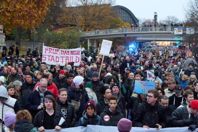 08 November 2025, Hamburg: People take part in a demonstration for the nationwide campaign "Order must be maintained: Right-wing extremist parties to the Basic Law 'TUeV'!". The nationwide campaign initiated by PRueF.de demands that all parties classified by the Office for the Protection of the Constitution as suspected or confirmed right-wing extremists be reviewed by the Federal Constitutional Court. Photo: Georg Wendt/dpa