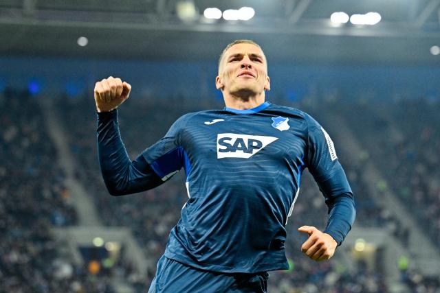 08 November 2025, Baden-Wuerttemberg, Sinsheim: Hoffenheim Grischa Promel (R) celebrates his side's third goal of the game during the German Bundesliga soccer match between TSG 1899 Hoffenheim and RB Leipzig at PreZero Arena. Photo: Uwe Anspach/dpa - IMPORTANT NOTICE: DFL and DFB regulations prohibit any use of photographs as image sequences and/or quasi-video.