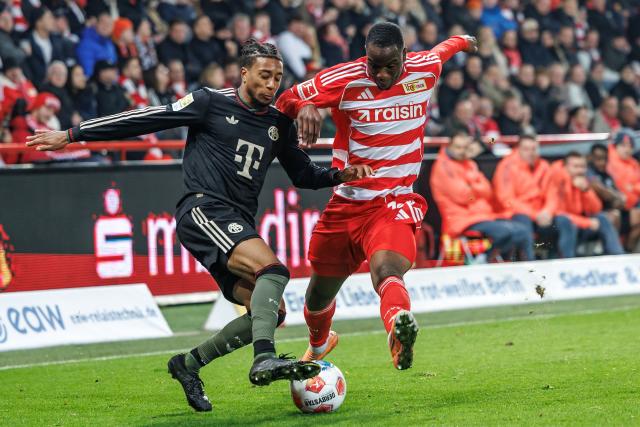 08 November 2025, Berlin: Bayern Munich's Michael Olise and Union Berlin's Ilyas Ansah (R) battle for the ball during the German Bundesliga soccer match between 1. FC Union Berlin and FC Bayern Munich at Stadion An der Alten Foersterei. Photo: Andreas Gora/dpa - IMPORTANT NOTICE: DFL and DFB regulations prohibit any use of photographs as image sequences and/or quasi-video.