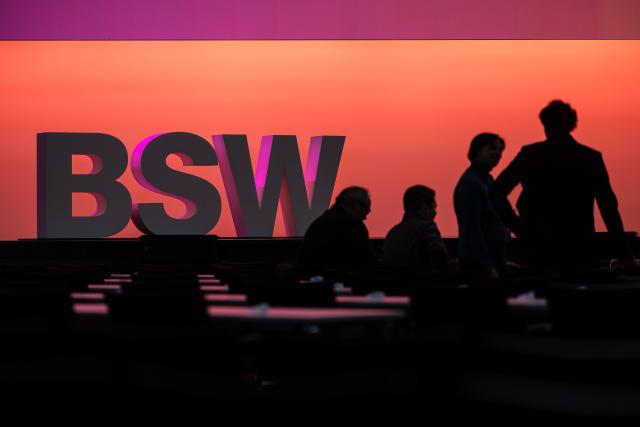 FILED - 12 January 2025, North Rhine-Westphalia, Bonn: Participants stand in front of a BSW sign at the Sahra Wagenknecht Alliance  conference. Photo: Hannes P Albert/dpa