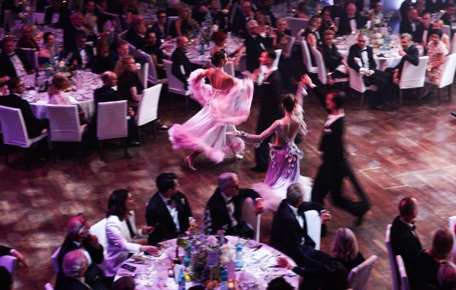 08 November 2025, Hesse, Frankfurt/Main: Professional dancers dance a Viennese waltz during the 43rd German Sports Press Ball at the Alte Oper. Photo: Hannes P. Albert/dpa