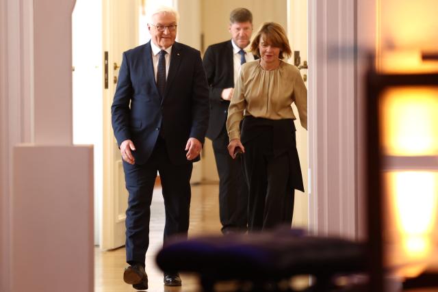 09 November 2025, Berlin: German President Frank-Walter Steinmeier and his wife Elke Buedenbender arrive for a speech on current threats to democracy on the anniversary of the fall of the Berlin Wall in 1989, the anti-Jewish pogrom in 1938 and the proclamation of the republic after the First World War in 1918 at his residence Schloss Bellevue in Berlin. Photo: Maryam Majd/Pool AP/dpa