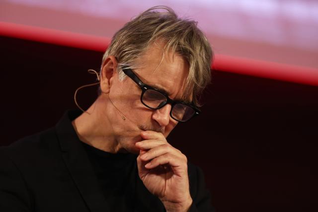 09 November 2025, Berlin: Actor Jens Harzer reacts as German President Steinmeier delivers a speech on current threats to democracy at his residence Schloss Bellevue in Berlin, Germany, on the anniversary of the fall of the Berlin Wall in 1989, the anti-Jewish pogrom in 1938 and the proclamation of the republic after the First World War in 1918. Photo: Maryam Majd/Pool AP/dpa