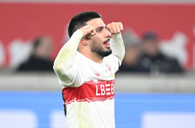 09 November 2025, Baden-Wuerttemberg, Stuttgart: Stuttgart's Deniz Undav celebrates scoring his side's third goal during the German Bundesliga soccer match between VfB Stuttgart and FC Augsburg at MHPArena. Photo: Bernd Weißbrod/dpa - WICHTIGER HINWEIS: Gemäß den Vorgaben der DFL Deutsche Fußball Liga bzw. des DFB Deutscher Fußball-Bund ist es untersagt, in dem Stadion und/oder vom Spiel angefertigte Fotoaufnahmen in Form von Sequenzbildern und/oder videoähnlichen Fotostrecken zu verwerten bzw. verwerten zu lassen.