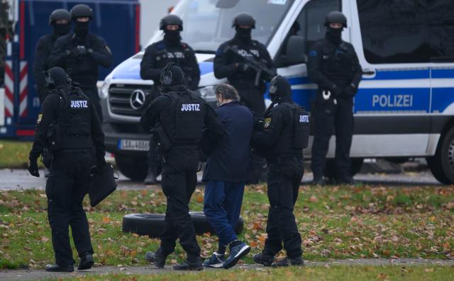 10 November 2025, Saxony-Anhalt, Magdeburg: Taleb al-Abdulmohsen arrives in Magdeburg surrounded by police in the early morning. The now 51-year-old man from Saudi Arabia raced into the crowd on December 20, 2024. Five women and a child died and more than 300 people were injured. In the indictment, the public prosecutor's office in Naumburg accuses Taleb al-Abdulmohsen of six counts of murder and 338 counts of attempted murder. Photo: Hendrik Schmidt/dpa