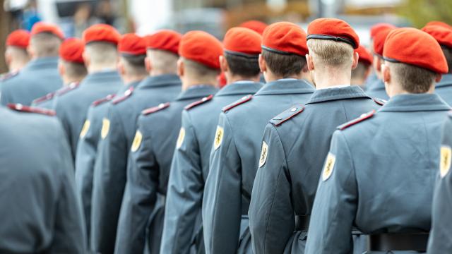 10 November 2025, Saarland, Saarbruecken: Soldiers line up on the forecourt of the Ludwigskirche in Saarbruecken for the ceremonial pledge to mark the 70th anniversary of the German Armed Forces (Bundeswehr). Photo: Laszlo Pinter/dpa