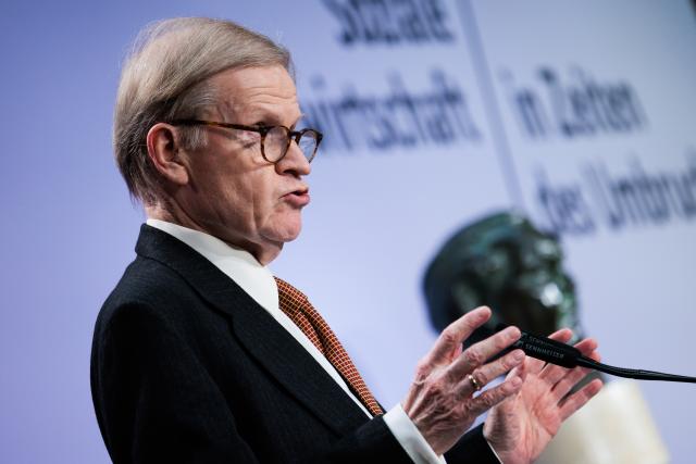 10 November 2025, Berlin: Harold James from Princeton University speaks to participants at the economic policy symposium "Social market economy in times of upheaval - freedom, growth and resilience". Photo: Carsten Koall/dpa