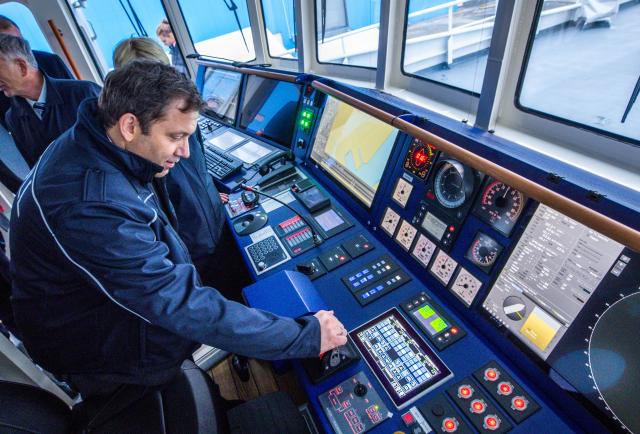 10 November 2025, Mecklenburg-Western Pomerania, Wolgast: German Minister of Finance Lars Klingbeil stands on the ship's bridge at the completion ceremony for the customs ship "Friesland" at the Peene shipyard. Photo: Jens Büttner/dpa