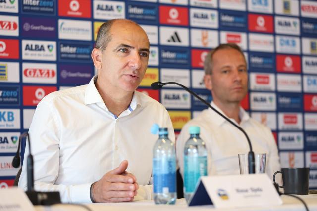 FILED - 17 September 2024, Berlin: Alba Berlin Sports director Himar Ojeda (L) speaks to media representatives alongside supervisory board member Axel Schweitzer during the German Bundesliga Basketball season kick-off press conference at Alba Berlin. Photo: Andreas Gora/dpa