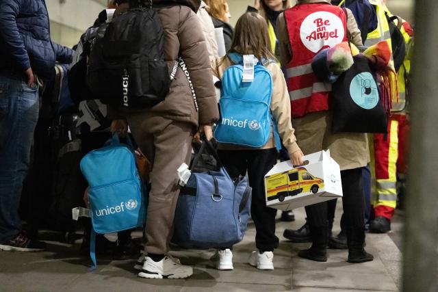 FILED - 07 November 2022, North Rhine-Westphalia, Dortmund: Evacuated Ukrainian war refugees arrive at the airport. Photo: Bernd Thissen/dpa
