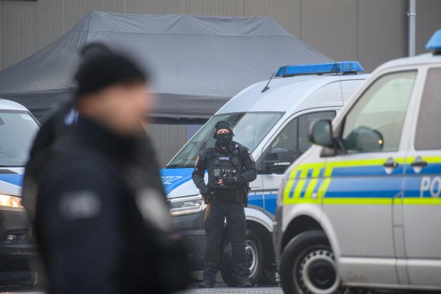 11 November 2025, Saxony-Anhalt, Magdeburg: The convoy with Taleb al-Abdulmohsen drives up to the temporary court building of Magdeburg District Court. The trial against Taleb al-Abdulmohsen will continue there in the morning. On December 20, 2024, Taleb al-Abdulmohsen drove through the Magdeburg Christmas market. Six people were killed in the attack. In addition, more than 300 people were injured or traumatized. The public prosecutor's office has charged the perpetrator with 338 counts of attempted murder. Photo: Klaus-Dietmar Gabbert/dpa