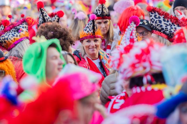 11 November 2025, North Rhine-Westphalia, Cologne: People celebrate the start of the carnival season on the Heumarkt. The carnival season begins on 11.11. at 11:11 am in the carnival strongholds. Photo: Rolf Vennenbernd/dpa